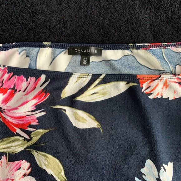 Dynamite Women’s top off shoulder size SMALL - Picture 2 of 2